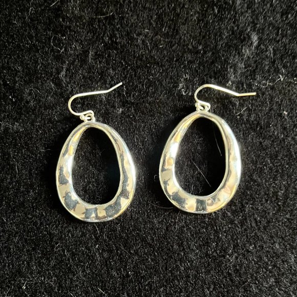 Vintage Liz Claiborne Art Deco Silvertone Necklace & Earring Set - Picture 3 of 3